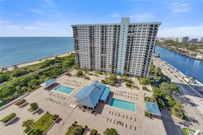Building Photo - 1201 S Ocean Dr Unit 2109N