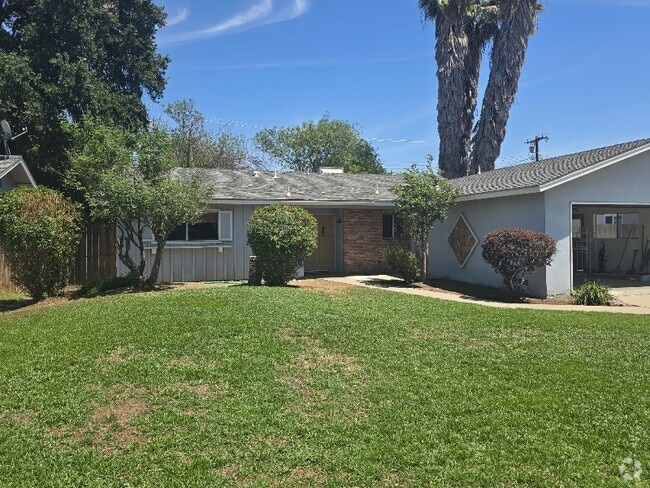 Building Photo - 240 N Bollinger St Rental