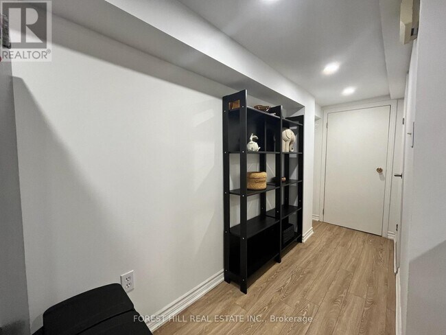 Photo - 960 Briar Hill Ave