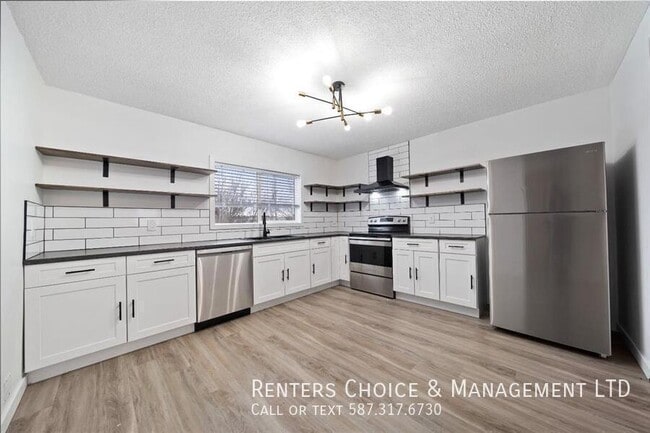 Building Photo - 3 Bedroom, Assigned Parking, Laundry In Unit