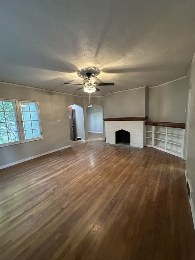 Photo - Renovated 3 bedroom with 2 large bonus rooms