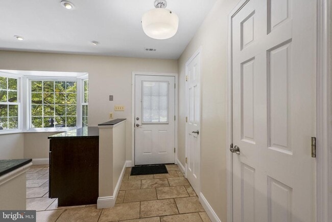 Building Photo - 124 Barnsfield Ct