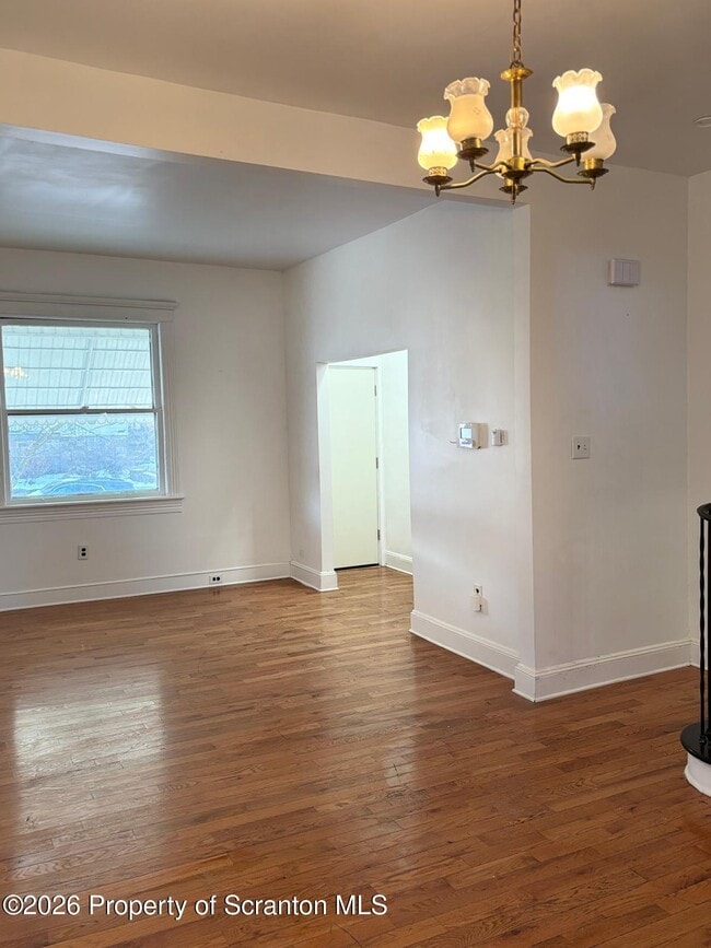 Photo - 719 Hemlock St