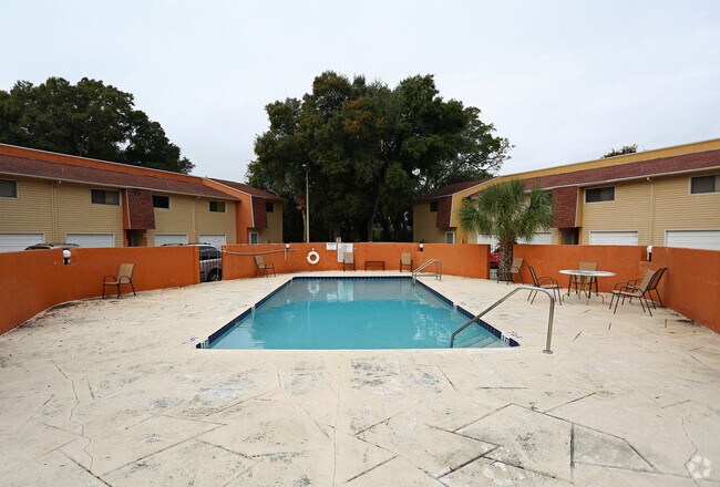 Pool - Oak Park Villas
