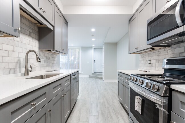 Photo - 1458 W Chestnut St