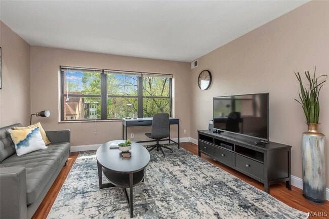 Photo - 7553 Buckingham Dr