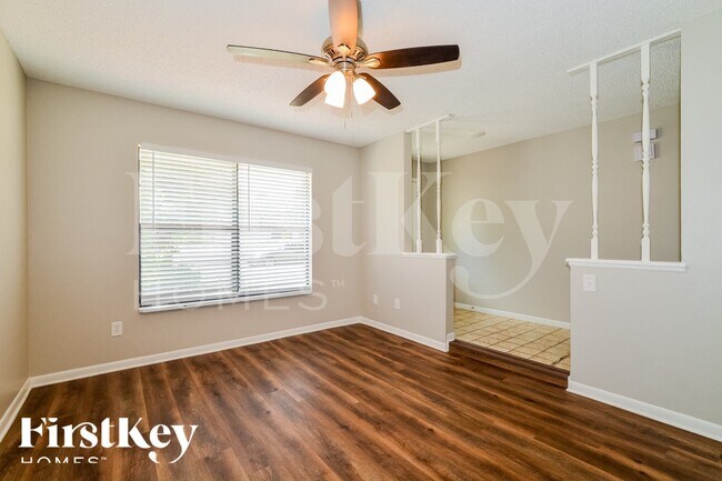Photo - 1257 Poinsettia Dr
