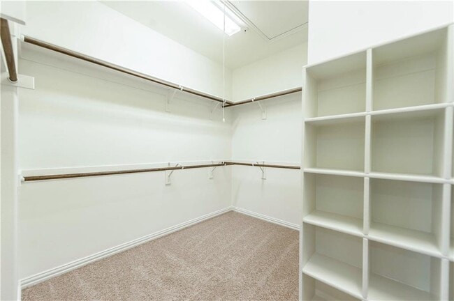 Photo - 555 Waterloo Dr