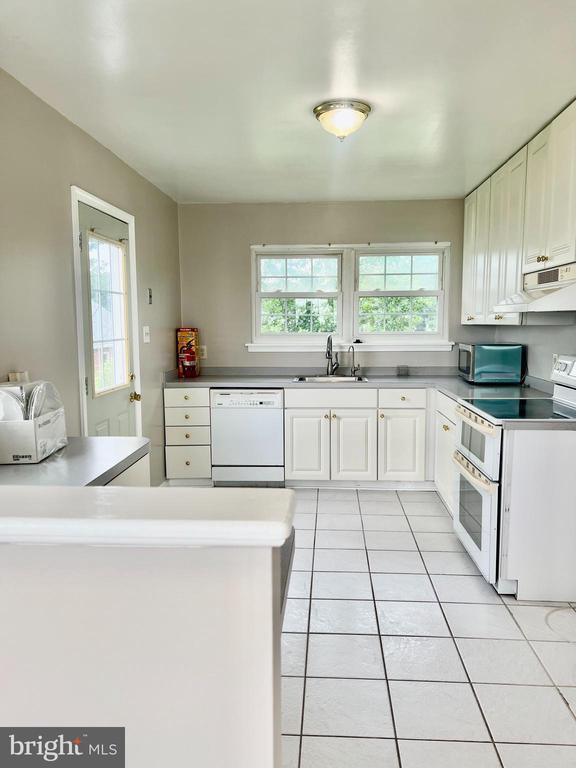 Building Photo - 8205 Bayside Dr Rental