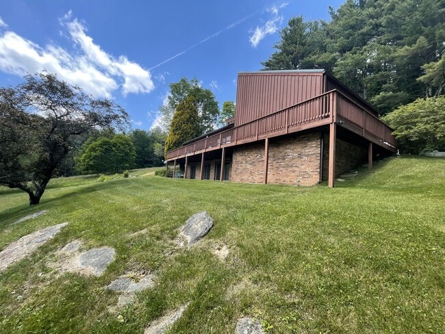 Photo - 593 Pinnacle Dr