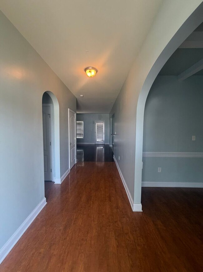 Photo - 3541 Castlefield Ln