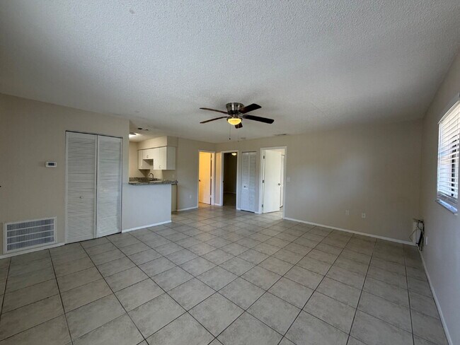 "Charming 2-Bed Retreat with Granite Finishes”