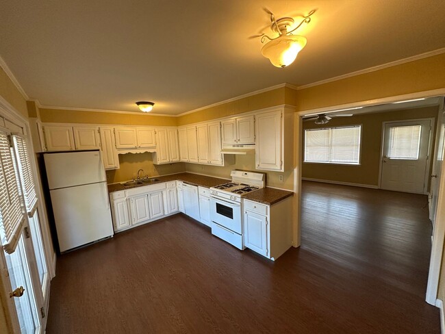 Photo - 1409 S Commerce Ave Apartment Unit #3