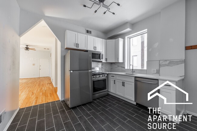 Building Photo - 2732 W Chicago Ave Rental