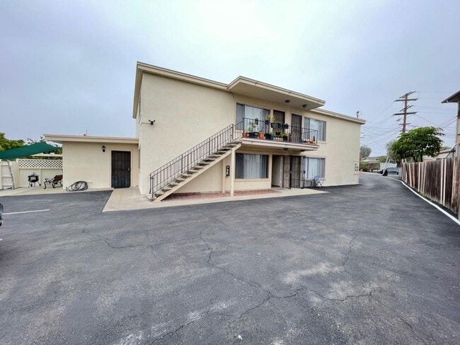 Building Photo - Spacious 2BD/1BA Apartment in Azalea Park ... Unit B