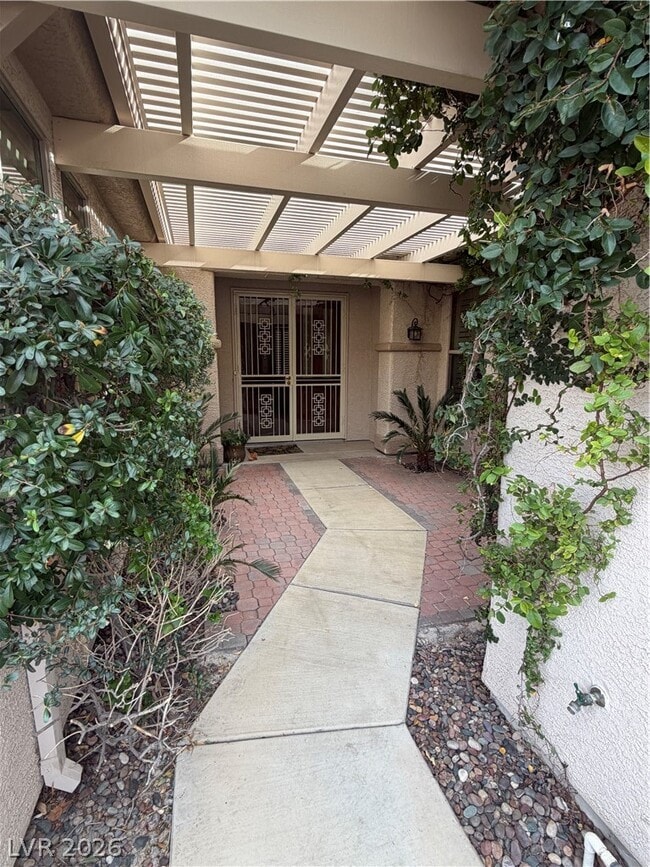 Photo - 572 Fox Links St