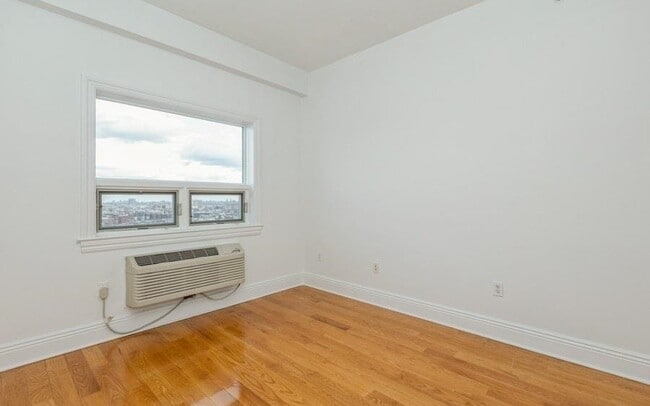 Building Photo - 809-815 22nd St Unit 1206 Rental