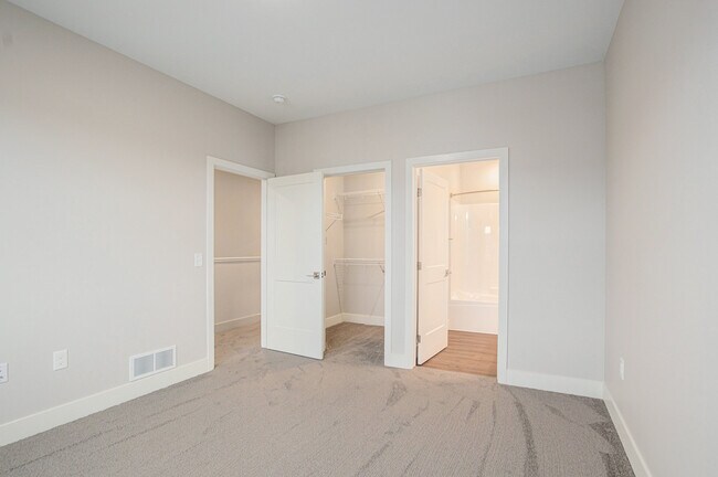 The Summit at Harvey Townhomes