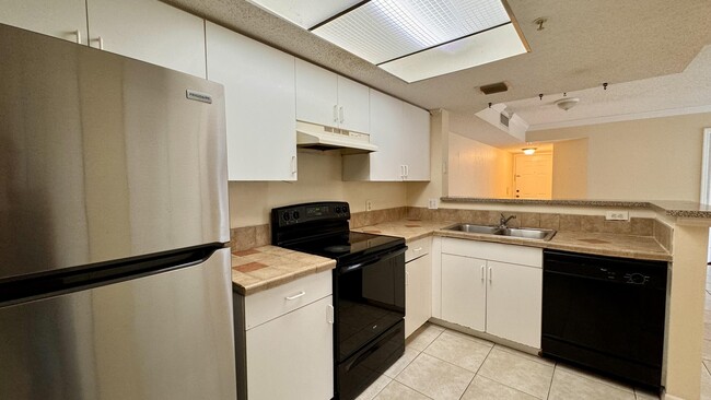 Building Photo - 5055 Wiles Rd Unit 206 Rental