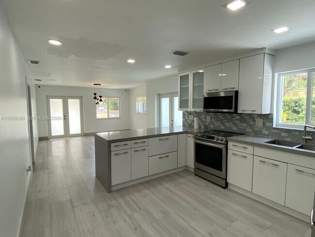 Photo - 403 SW 89th Pl