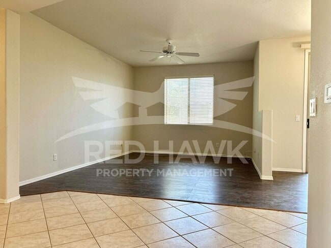 Photo - 1335 E June St