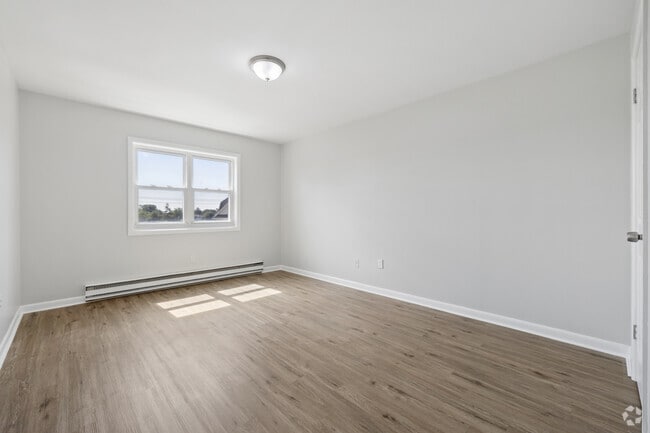 1BR, 1BA - 714SF - Bedroom