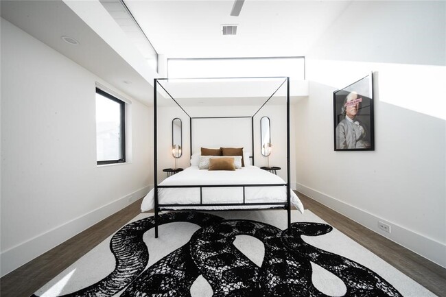 Photo - 2212 Francis St