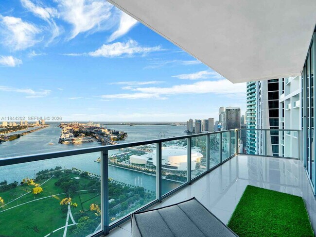 Biscayne Boulevard, Miami, FL 33132 - 3 BR 2.5 BA condo - Biscayne Boulevard, Miami, FL 33132 - 3 BR 2.5 BA condo Unidad 4001