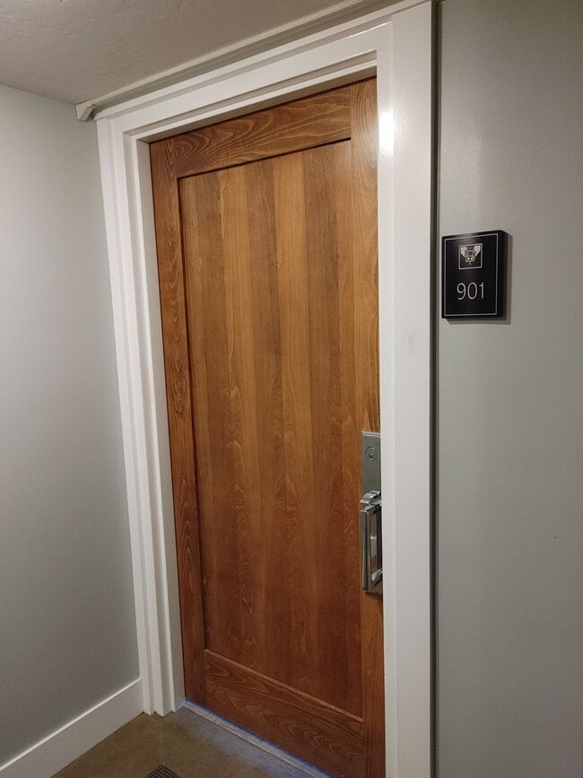 Photo - Broadway Condo Unidad 901