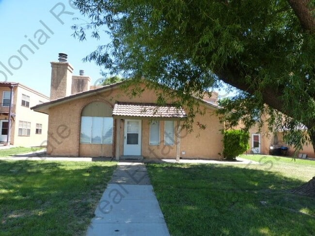 Cozy 2 bedroom 2 bathroom townhome - Cozy 2 bedroom 2 bathroom townhome