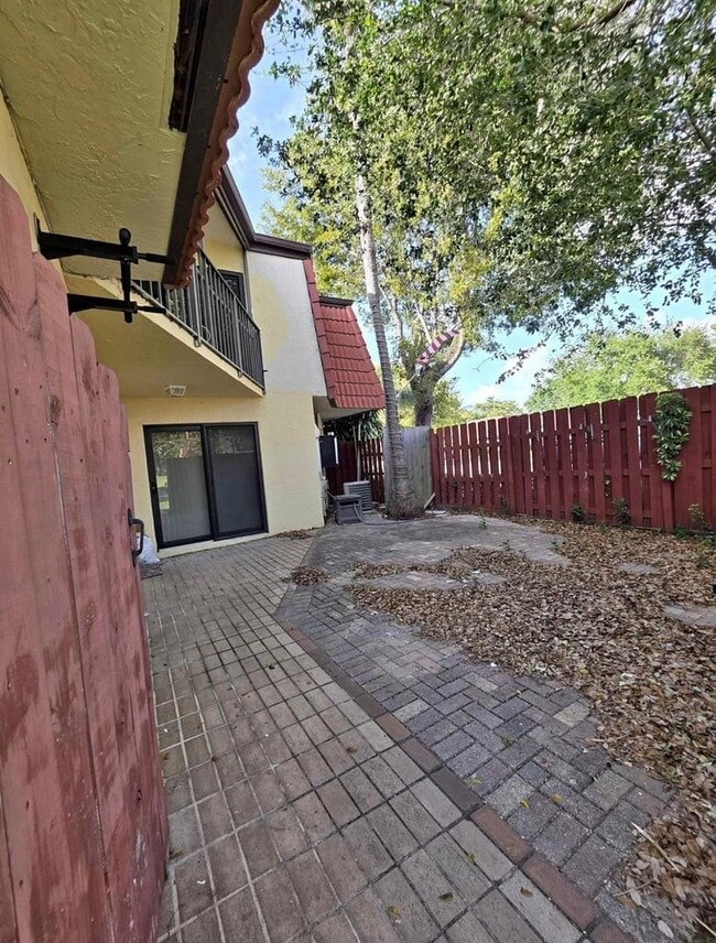 3928 Victoria Dr