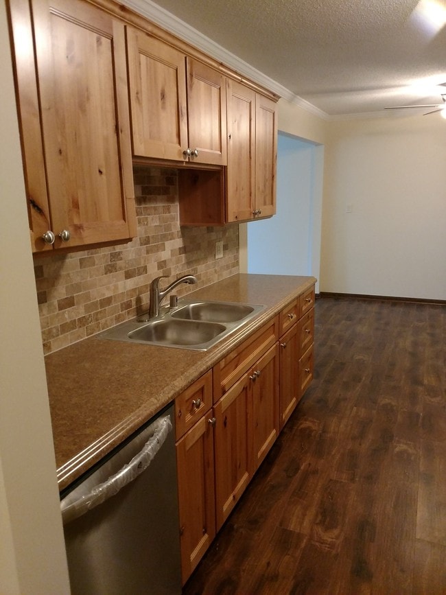 Building Photo - 2076 Chateau Ct Unit 210