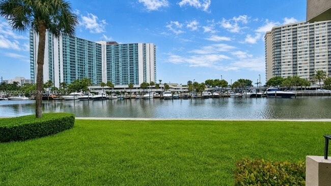 Building Photo - 220 Kings Point Dr Unit 105
