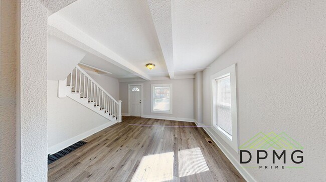 Building Photo - 325 E Hillsdale St Unit 2