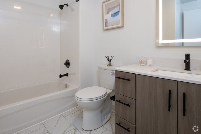 2BR, 2BA - 900SF