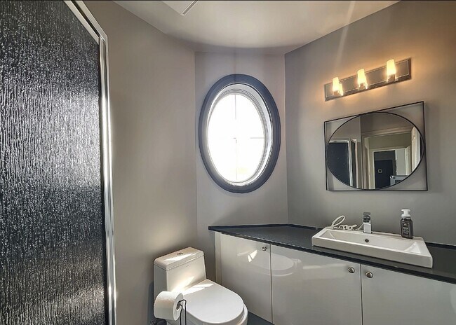 Photo - 8 Rue Dufferin Unit #404