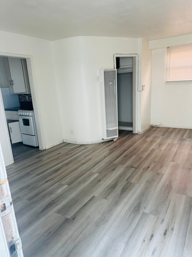 Photo - 1737 N Sycamore Ave Unit 105