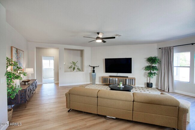 Photo - 1302 E Milada Dr