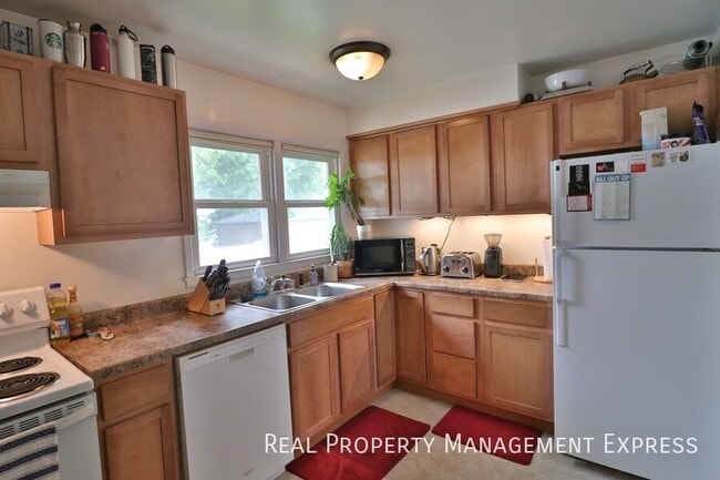 Photo - Spacious 1 bedroom 1 bathroom in a great n...
