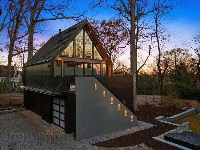 Photo - 1033 Reeder Cir NE