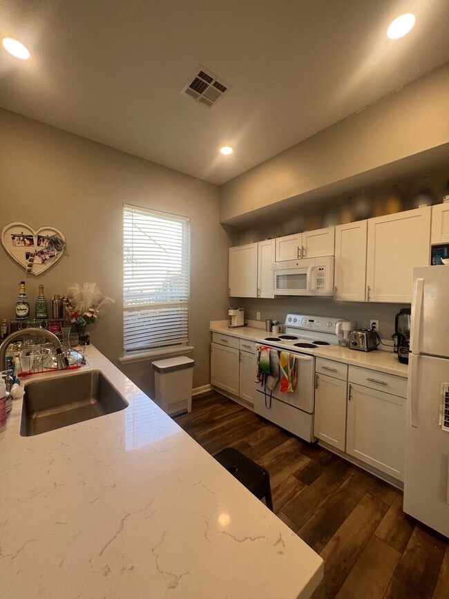 Photo - 7522 Burthe St Unit Lower - A
