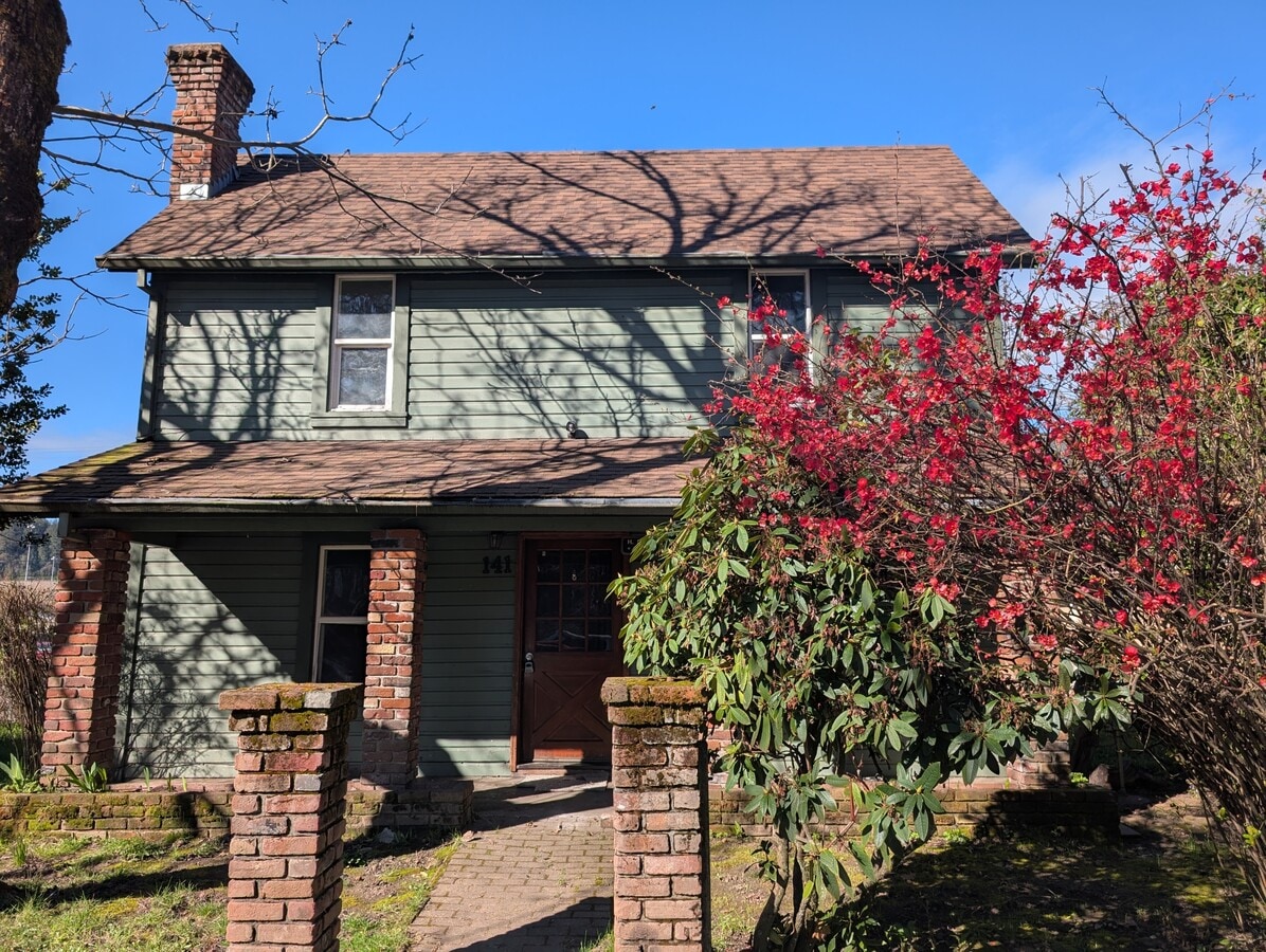 Photo - 141 Cedar St