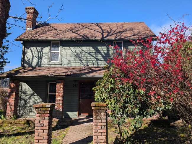 Building Photo - 141 Cedar St