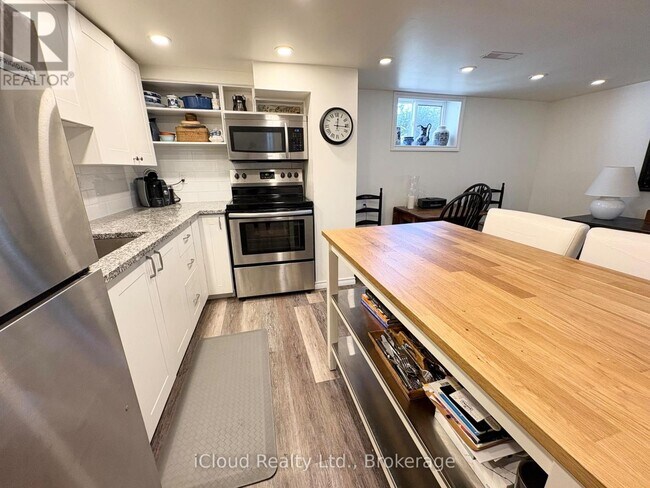 Photo - 105 E 4th St