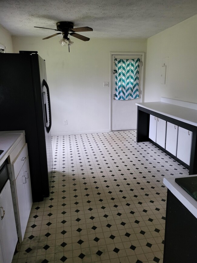 Photo - 6811 Radial Dr
