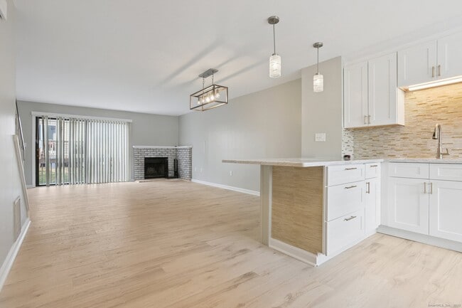 Photo - 335 Monticello Dr Unit 335