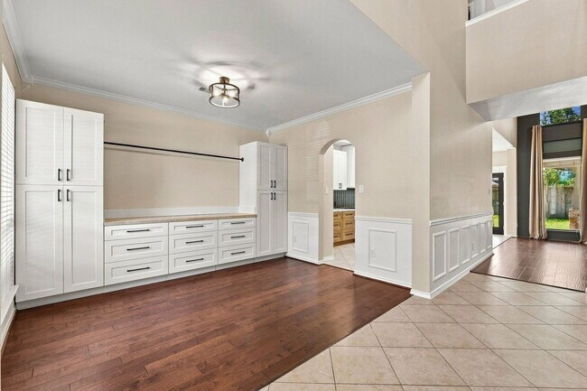 5526 Walnut Glen Ln
