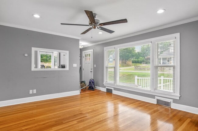 Photo - 3 Bed/2 Bath. Pet Friendly. Large Yard. No Security Deposit