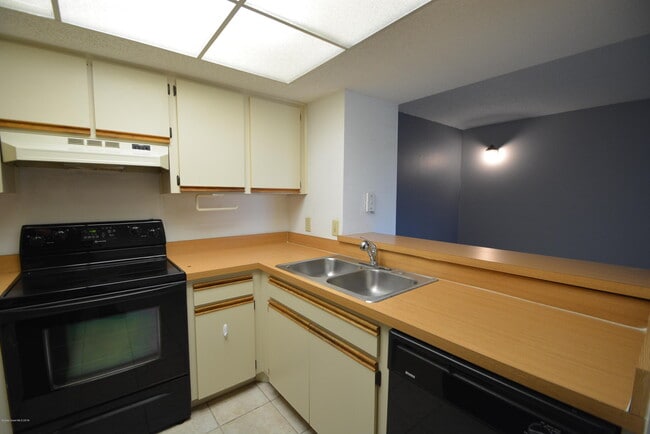 Photo - 915 Sonesta Ave NE Unit 203