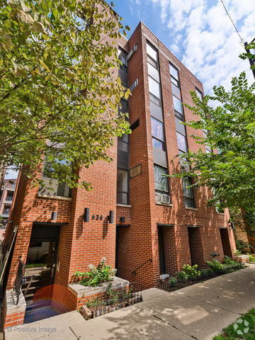 Building Photo - 636 W Webster Ave Rental